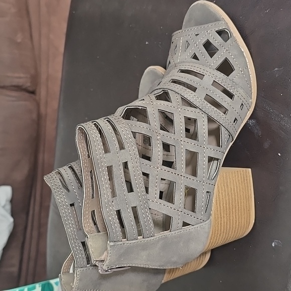 Qupid Shoes - brand new caged zipper back open toes booties